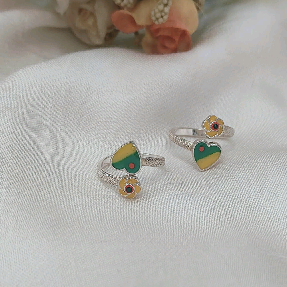 Green And Yellow Enamel With Flower Toe Ring